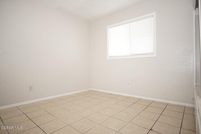 Building Photo - 3803 Tyler Ave