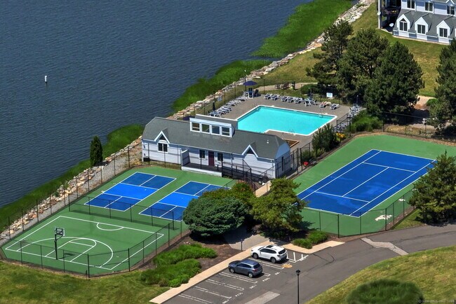 Building Photo - 1128 Windward Rd