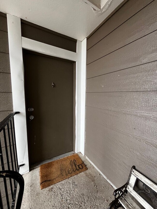 Building Photo - Large 3-bedroom 2 Bathroom in Robinwood!