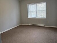 Building Photo - Spacious 4-bedroom, 2-bathroom contemporary home is available for rent