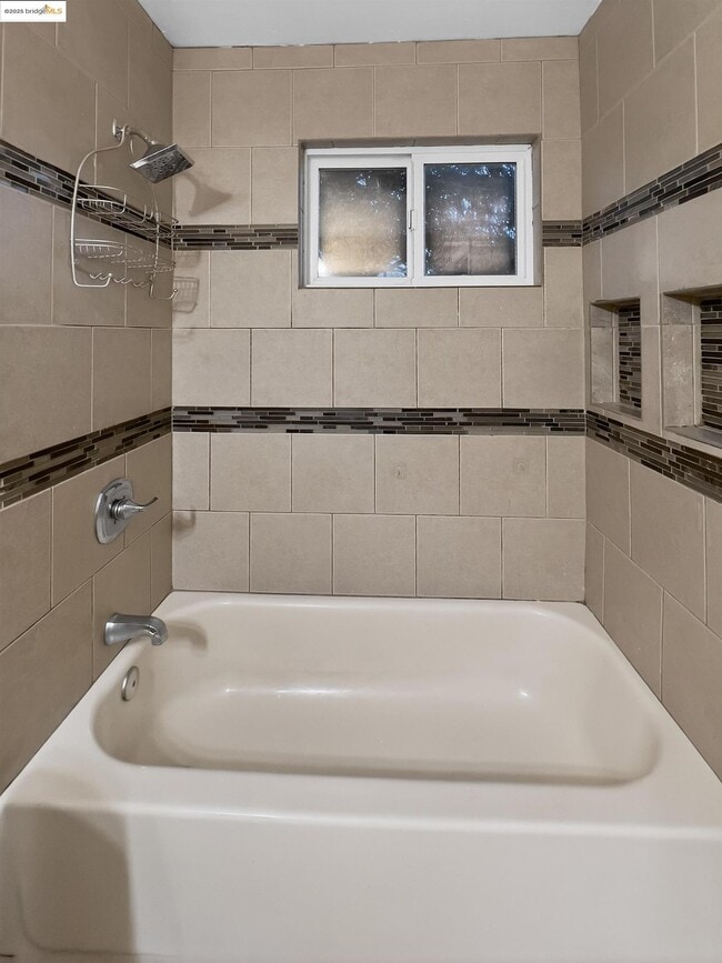 Building Photo - 2322 Peachtree Cir