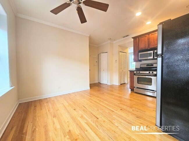 Building Photo - 1 bedroom in CHICAGO IL 60657