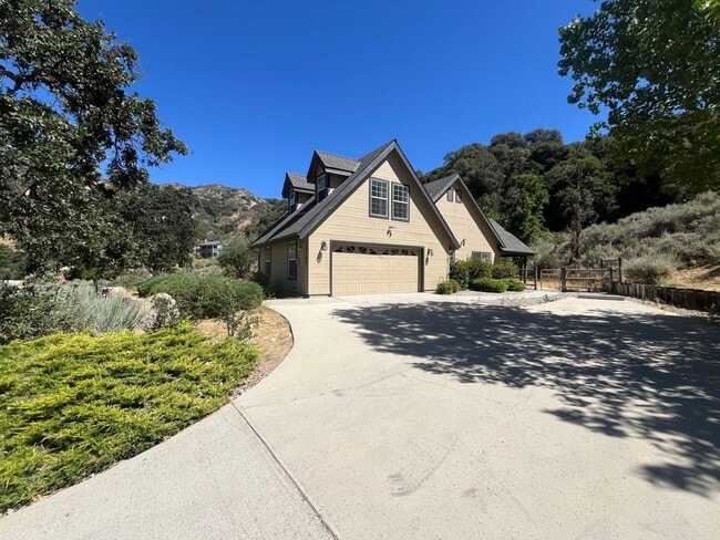 Building Photo - 3 Bed 2 Bath House in Bear Valley Springs!