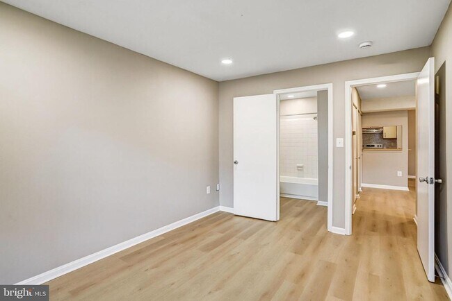 Building Photo - 1603 Carriage House Terrace