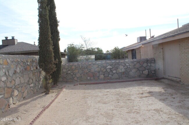 Building Photo - 5947 Deer Ave