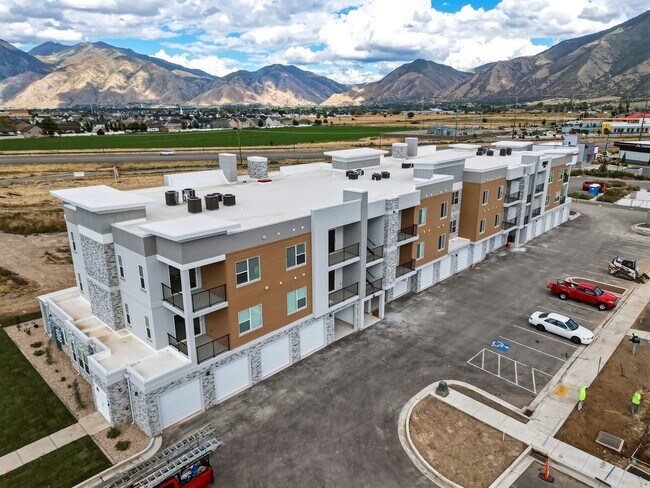 Building Photo - 2305 E 830 S