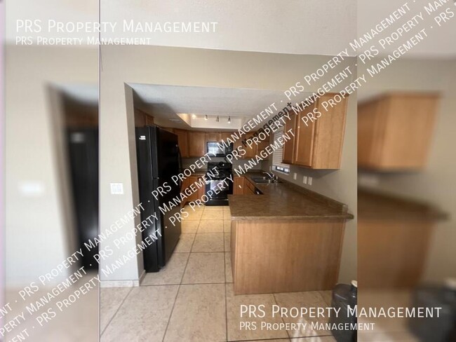 Building Photo - 925 S Longmore