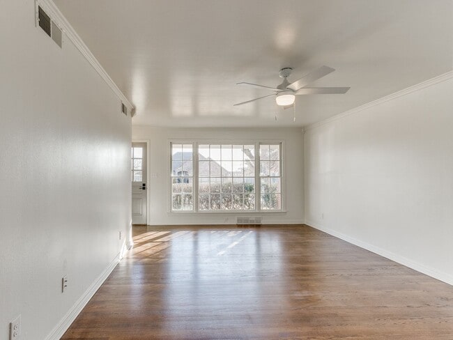 Building Photo - 3 Bedroom Rental in the Village!!