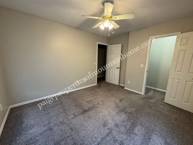 Building Photo - Charming 2-bedroom, 1-bath