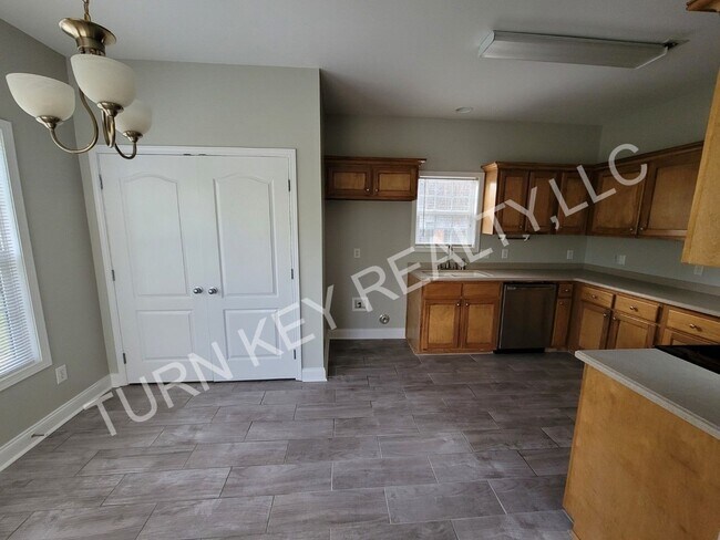 Building Photo - Home for rent in Gardendale