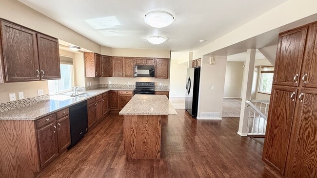 Building Photo - STOP LOOKING, YOU FOUND YOUR NEXT HOME!