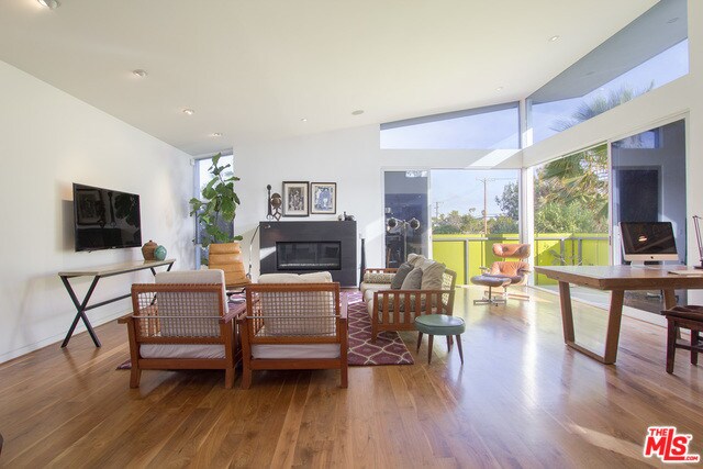 Building Photo - 1046 6th Ave