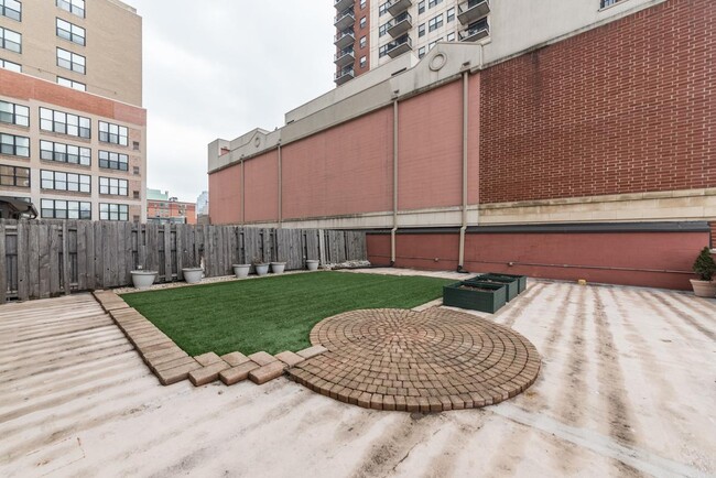 Building Photo - 2 bedroom in Chicago IL 60605