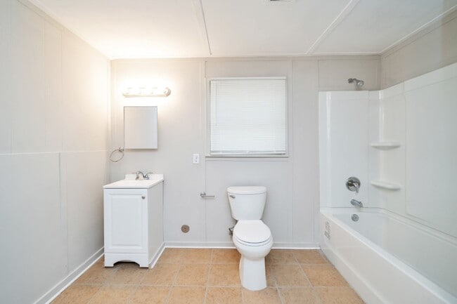 Building Photo - Newly Renovated 4BR Home- Move in Ready!