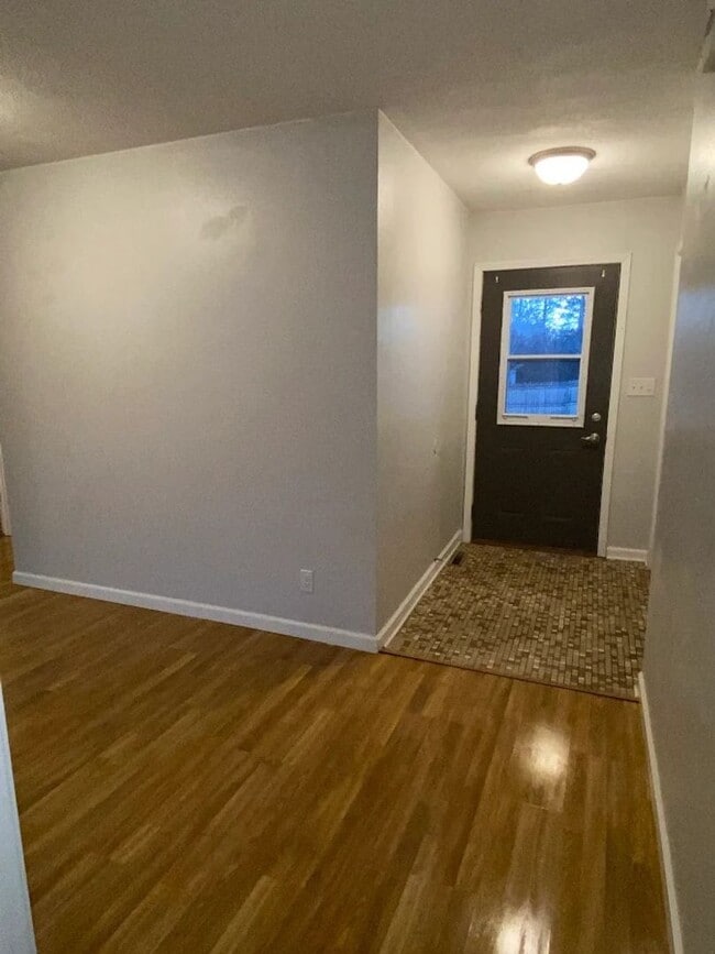 Building Photo - ~ FALL FEELS (And DEALS!) ~ 2 Bedroom, 1 b...