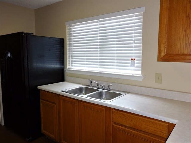 Building Photo - 7659 Chatsworth