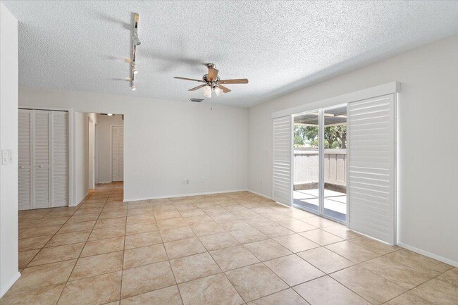 Building Photo - 3902 NW Cinnamon Tree Cir