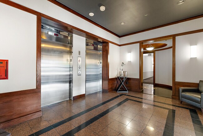Building Photo - 250 E Harbortown Dr