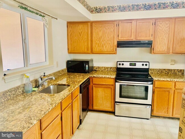 Building Photo - 8792 Manahan Dr
