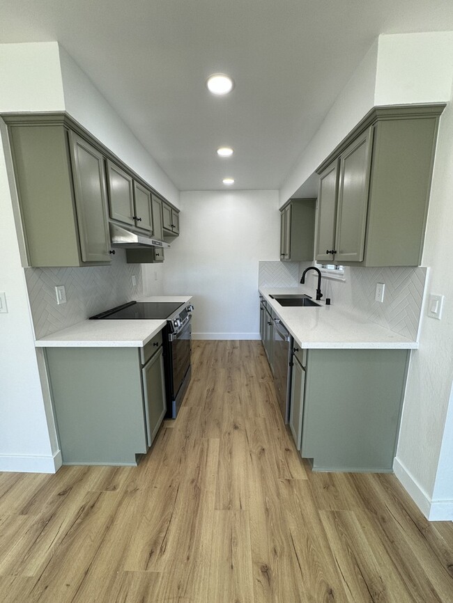 Building Photo - Beautiful 2 Bedroom 1 Bathroom for Rent in...