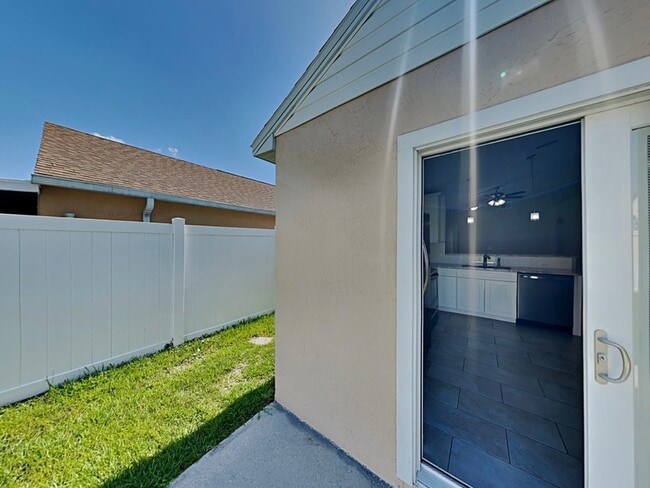 Building Photo - 6879 Belmar Dr
