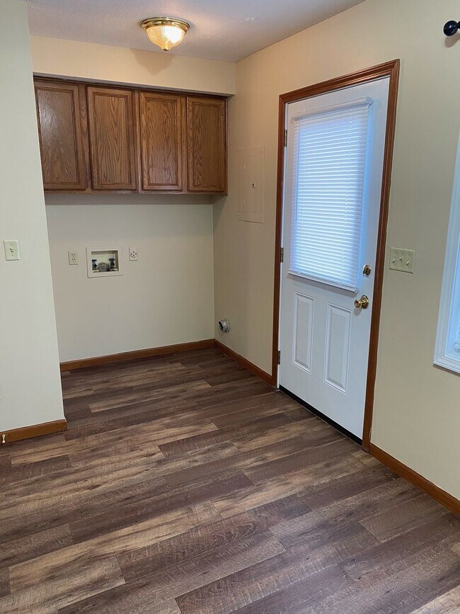 Building Photo - New Listing!