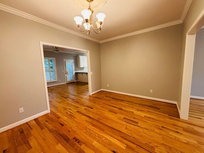 Building Photo - 1104 Caldwell Dr