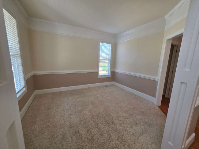 Building Photo - Spacious 4-Bedroom Home for Rent in Kings ...