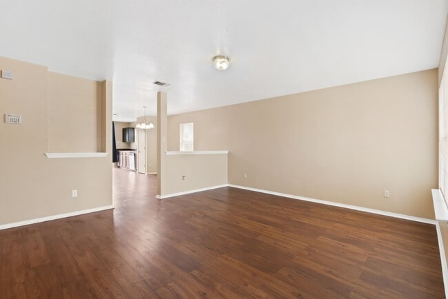 Building Photo - 3 Bedroom/2 Bath Meadow Brook Subdivision