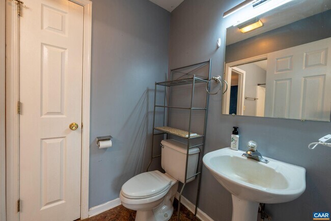 Building Photo - 497 Sunset Dr