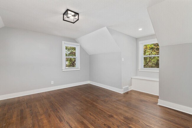 Building Photo - 7615 W 95th Terrace