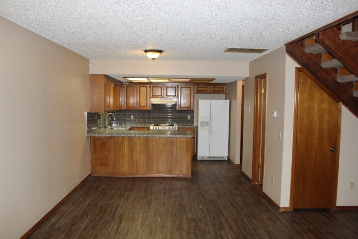Building Photo - 13907 Fairhill Ave