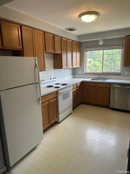 Building Photo - 487 N Eton St