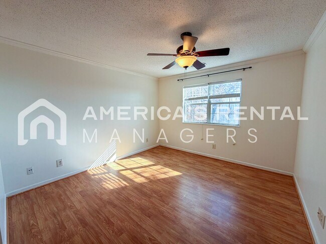 Building Photo - Inverness Area Living: Utilities Included plus Pool Access