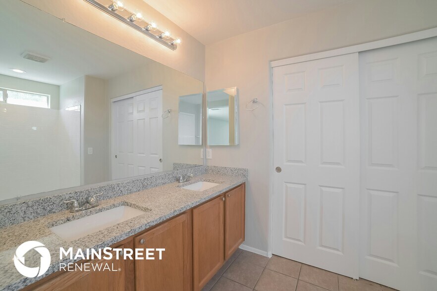 Building Photo - 11871 W Hadley St