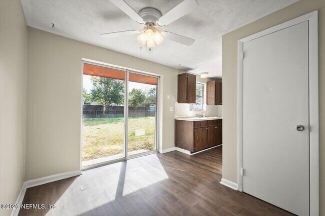 Building Photo - 10814 Indies Dr S