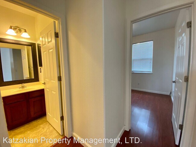 Building Photo - 5 br, 3 bath House - 10814 Peony Place Dr.