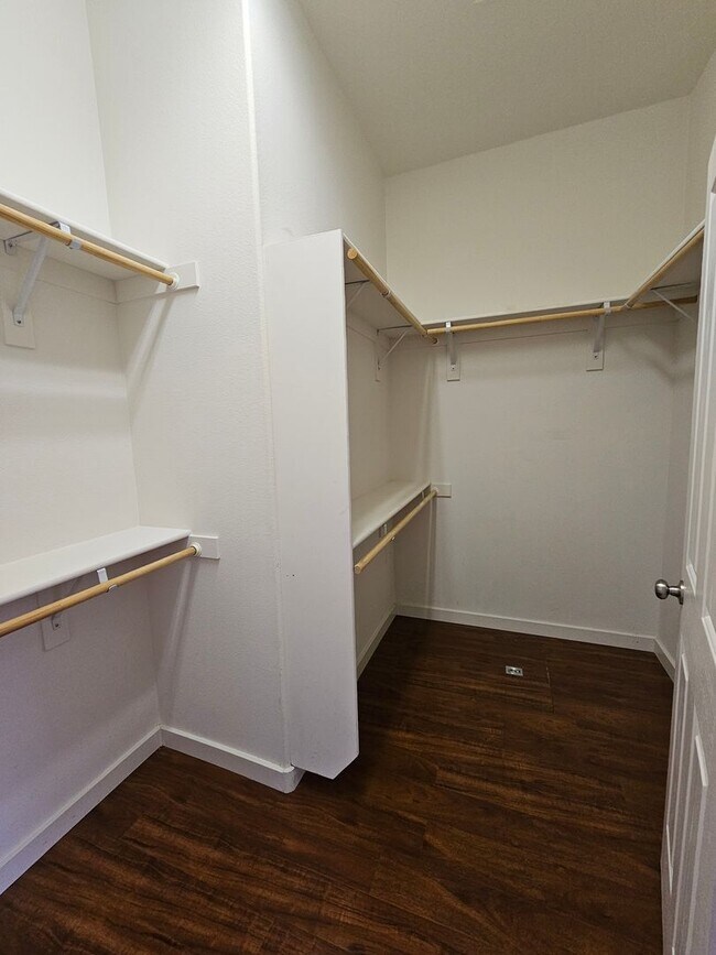 Building Photo - Gorgeous 4 Bedroom on Kiley Ranch