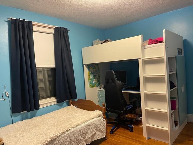 Building Photo - 53 Westmount Ave