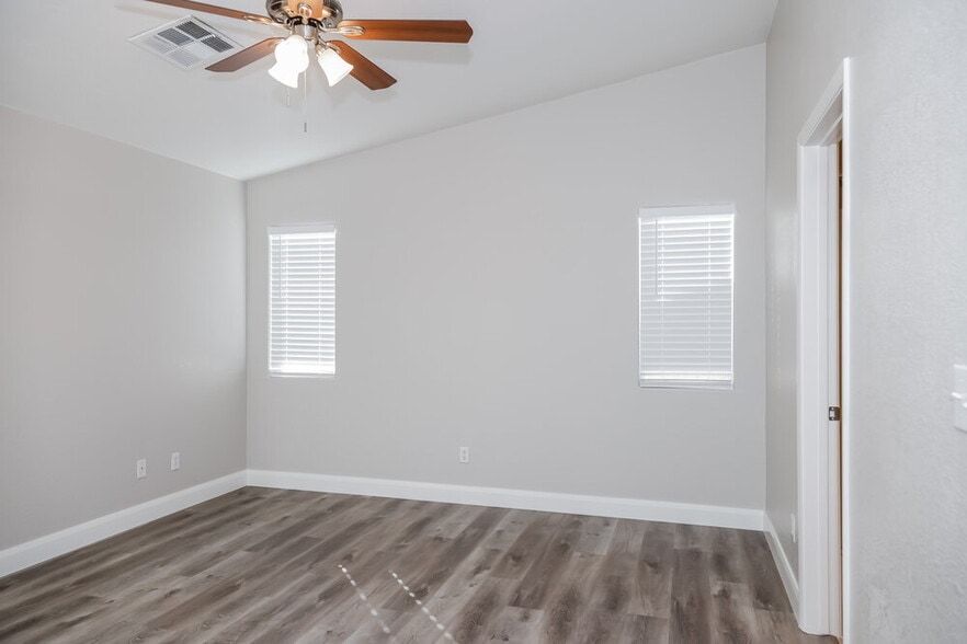 Building Photo - 3394 Wasatch Cedars St