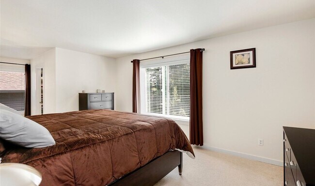 Building Photo - Snoqualmie home for rent - 3 bed, 2.5 bath, spacious loft.