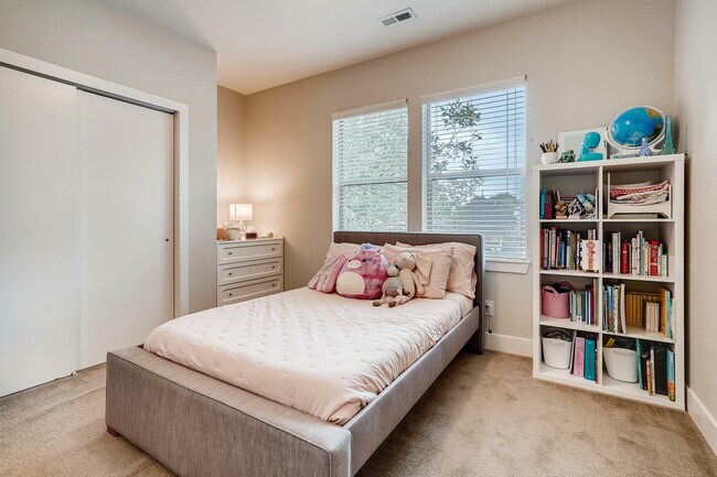 Building Photo - 534 S Lincoln St