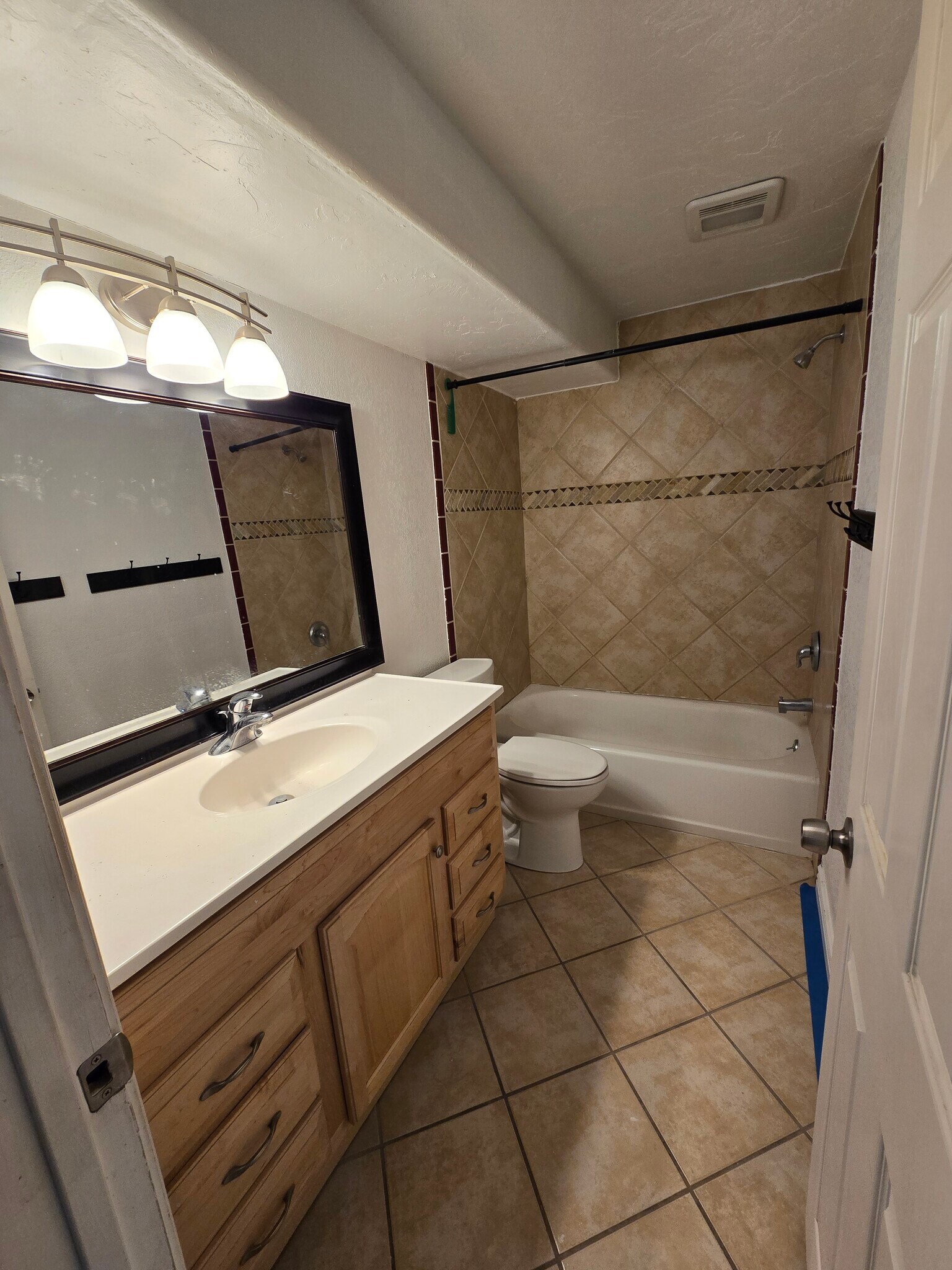 Building Photo - 13536 S Rose Hill Dr