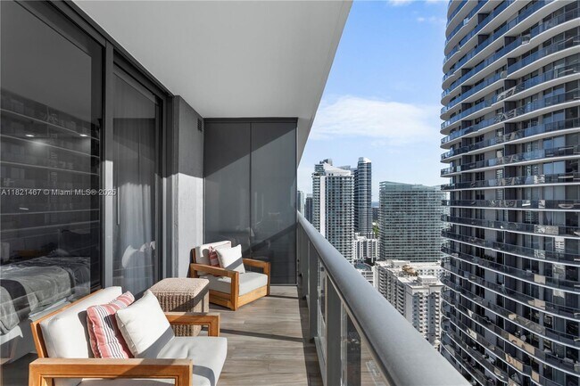 Building Photo - 801 S Miami Ave