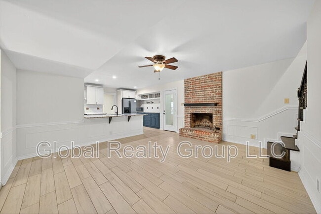 Building Photo - 133 Thomas Edison Dr