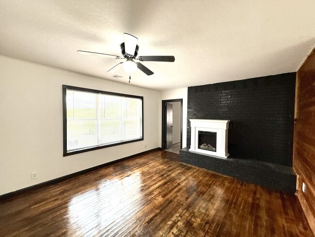 Building Photo - 1125 Easy St