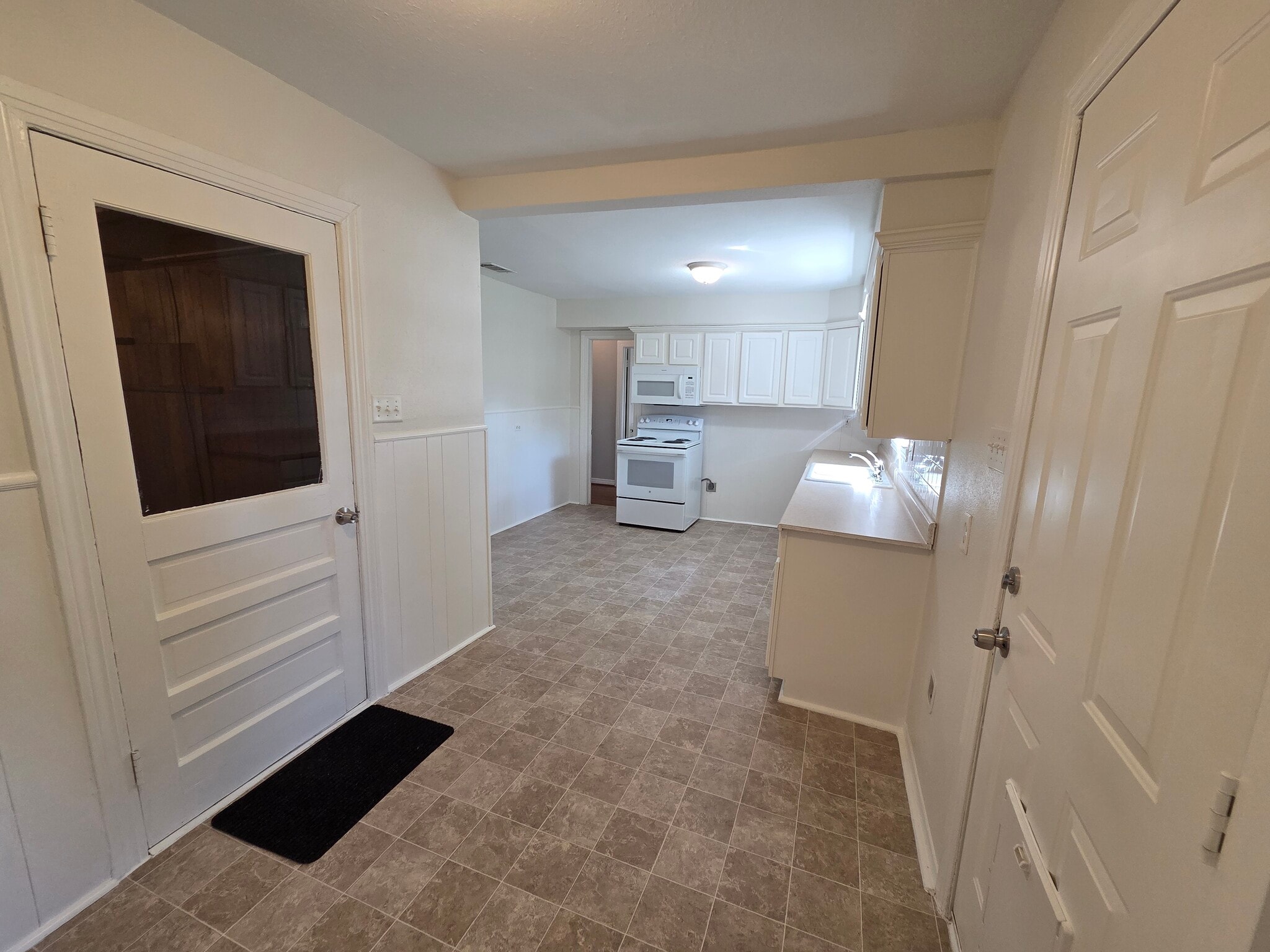 Building Photo - 1309 Shady Ln