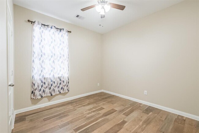 Building Photo - 5114 Harbor Palm Dr
