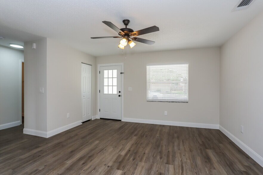 Building Photo - 1038 Bridlewood Way