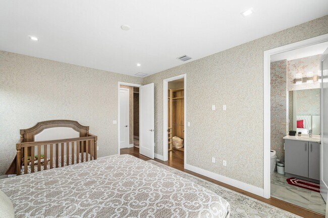 Building Photo - 8233 Crystal Downs Ave